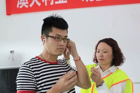 助听器戴上能不能听到后面人讲话，开车的