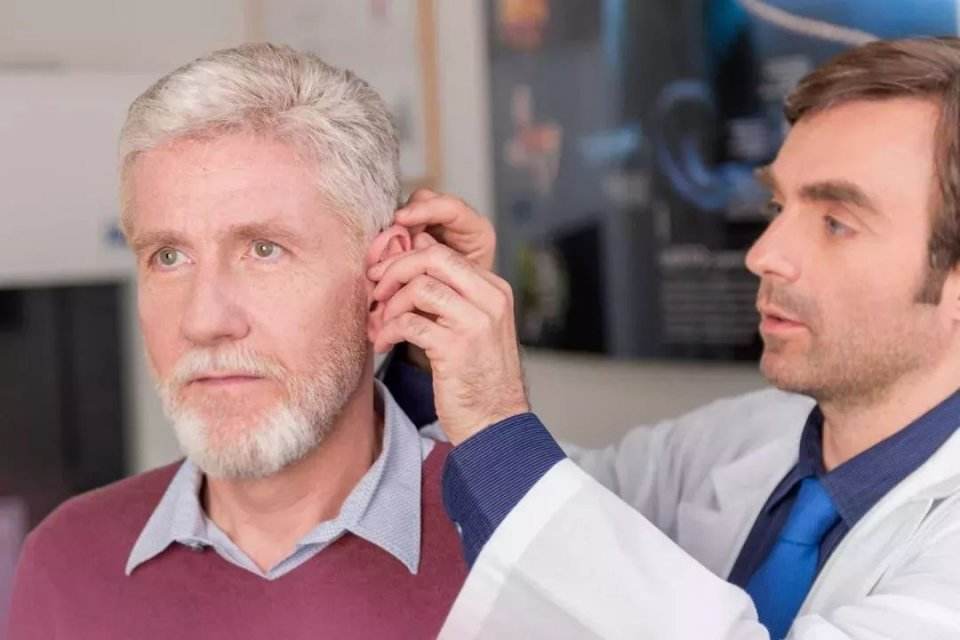 中耳炎患者适合戴什么样的助听器？